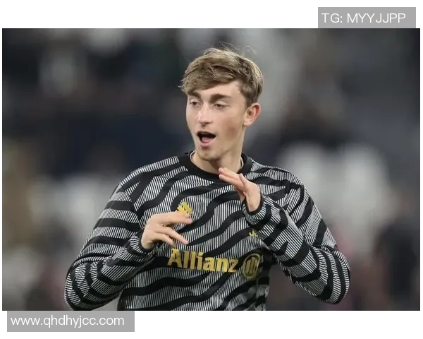 西媒赫伊森：天生眼睑下垂，不影响视力，美丽与自信的双重奏